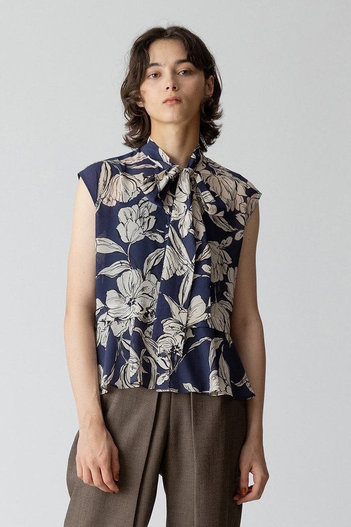 【アルアバイル/allureville】の楊柳シアーフラワープリントブラウス インテリア・キッズ・メンズ・レディースファッション・服の通販 founy(ファニー) https://founy.com/ ファッション Fashion レディースファッション Fashion for Women トップス・カットソー Cut & Sew Tops キャミソール&ノースリーブ Camisoles & Sleeveless Tops シャツ・ブラウス・オフィスカジュアル Elegant Blouses & Button-Ups 花柄・フラワープリント・モチーフ Floral Prints & Motifs / Flower Pattern Tops おすすめ Recommended / Our Picks イタリア Italy クラシック Classic, Timeless Style シアー Sheer, See-Through ノースリーブ Sleeveless, No-Sleeve フェミニン Feminine, Girly プリント Print, Printed Pattern ペプラム Peplum, Flared Hem 秋 Autumn |ID: prp329100004553639 ipo3291000000036116096