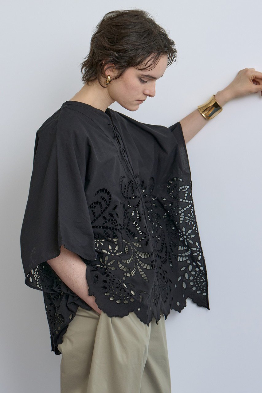 【ハウス オブ ロータス/HOUSE OF LOTUS】のシフリー刺繍ポンチョブラウス 人気、トレンドファッション・服の通販 founy(ファニー) 　ファッション　Fashion　レディースファッション　Fashion for Women　アウター　Coat / Outerwear Collection　ポンチョ・ケープコート　Ponchos & Capes　トップス・カットソー　Cut & Sew Tops　シャツ・ブラウス・オフィスカジュアル　Elegant Blouses & Button-Ups　ショート　Short, Short Length　スカラップ　Scallop, Scalloped Edge　スリーブ　Sleeve, Long Sleeve / Short Sleeve　フロント　Front, Front Design　ボタニカル　Botanical, Floral Pattern　レース　Lace, Lace Fabric　ワーク　Workwear, Utility Style　夏　Summer　other-3|ID: prp329100004559121 ipo3291000000032296484