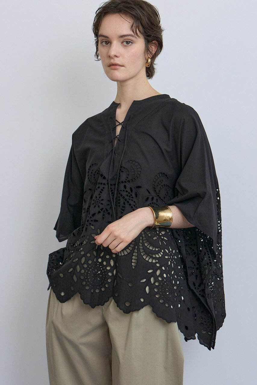 【ハウス オブ ロータス/HOUSE OF LOTUS】のシフリー刺繍ポンチョブラウス 人気、トレンドファッション・服の通販 founy(ファニー) 　ファッション　Fashion　レディースファッション　Fashion for Women　アウター　Coat / Outerwear Collection　ポンチョ・ケープコート　Ponchos & Capes　トップス・カットソー　Cut & Sew Tops　シャツ・ブラウス・オフィスカジュアル　Elegant Blouses & Button-Ups　ショート　Short, Short Length　スカラップ　Scallop, Scalloped Edge　スリーブ　Sleeve, Long Sleeve / Short Sleeve　フロント　Front, Front Design　ボタニカル　Botanical, Floral Pattern　レース　Lace, Lace Fabric　ワーク　Workwear, Utility Style　夏　Summer　other-5|ID: prp329100004559121 ipo3291000000032296486