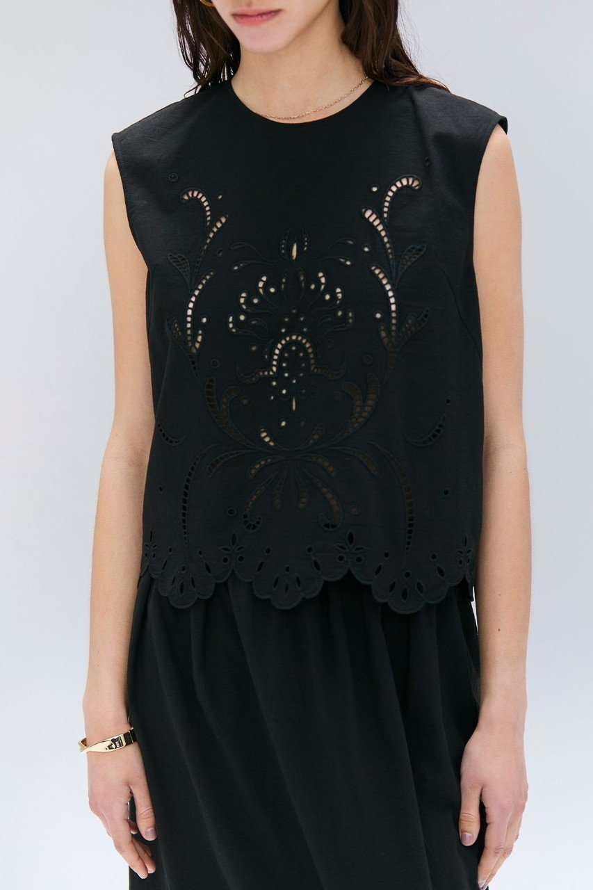 【ベイジ,/BEIGE,】のGALLERIA / コットンエンブロイダリーノースリーブブラウス/ 人気、トレンドファッション・服の通販 founy(ファニー) 　ファッション　Fashion　レディースファッション　Fashion for Women　トップス・カットソー　Cut & Sew Tops　キャミソール&ノースリーブ　Camisoles & Sleeveless Tops　シャツ・ブラウス・オフィスカジュアル　Elegant Blouses & Button-Ups　おすすめ　Recommended / Our Picks　コンパクト　Compact, Small Size　ダウン　Down, Puffer　デニム　Denim, Jeans Material　ノースリーブ　Sleeveless, No-Sleeve　ボックス　Boxy, Box Shape　ワイド　Wide, Wide Fit　エレガント 上品　Elegant　夏　Summer　春　Spring　S/S・春夏　SS, Spring/Summer, Warm Season　other-8|ID: prp329100004559133 ipo3291000000035612972