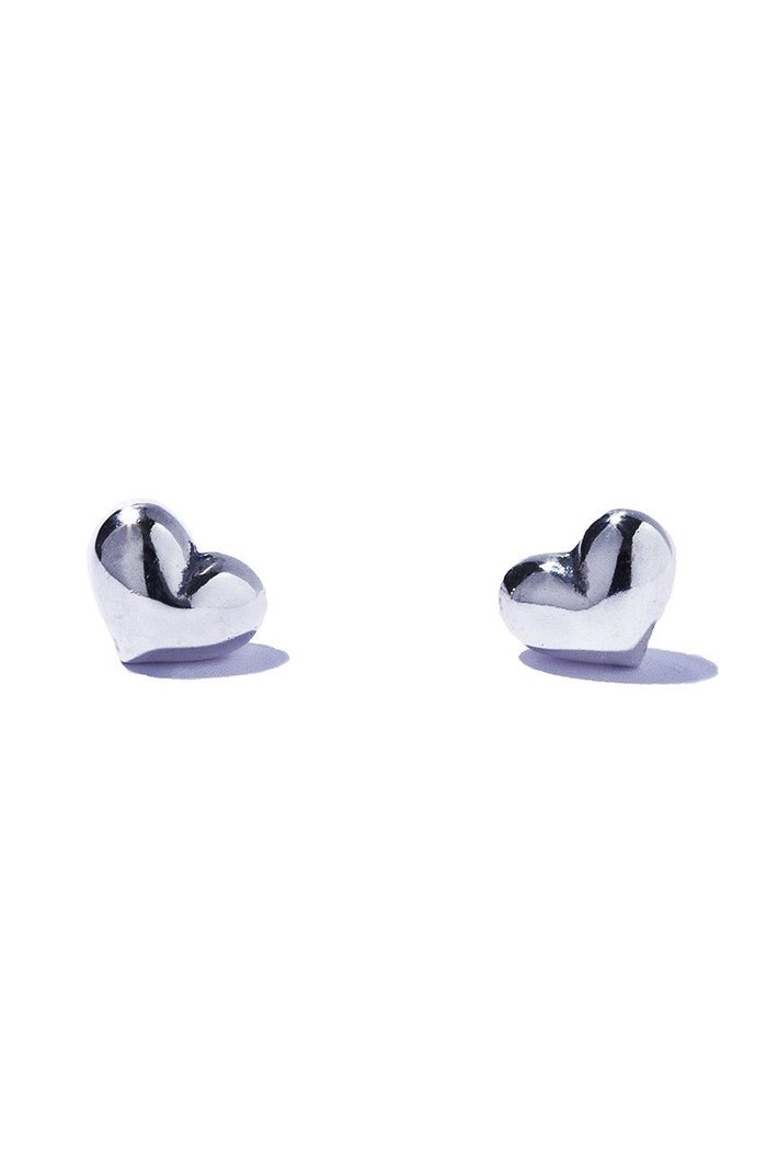 【クイップ クエイント/quip queint】のchunky heart stud ピアス インテリア・キッズ・メンズ・レディースファッション・服の通販 founy(ファニー) https://founy.com/ ファッション Fashion レディースファッション Fashion for Women ジュエリー Jewelry ファッションリング Fashion Rings イヤリング・フープ・ドロップタイプ Hoop, Drop & Clip Earrings なめらか Smooth, Silky Texture イヤリング Earrings クール Cool, Chic シルバー Silver, Metallic Silver シンプル Simple, Minimal スウェット / スエット Sweatshirt, Sweatwear タンク Tank Top, Sleeveless Top フォルム Silhouette, Form モチーフ Motif, Design Theme 再入荷 Restock / Back in Stock |ID: prp329100004560495 ipo3291000000036144469