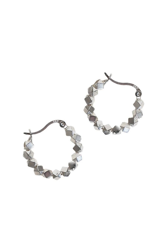 【クイップ クエイント/quip queint】のscope ピアス インテリア・キッズ・メンズ・レディースファッション・服の通販 founy(ファニー) https://founy.com/ ファッション Fashion レディースファッション Fashion for Women ジュエリー Jewelry ファッションリング Fashion Rings イヤリング・フープ・ドロップタイプ Hoop, Drop & Clip Earrings イヤリング Earrings イヤーカフ Ear Cuffs カッティング Cutting Detail クール Cool, Chic シルバー Silver, Metallic Silver ジャケット Jacket, Outerwear フープ Hoop, Hoop Earrings マニッシュ Mannish, Boyish 片耳 One-Ear, Single Earring |ID: prp329100004560500 ipo3291000000036144909