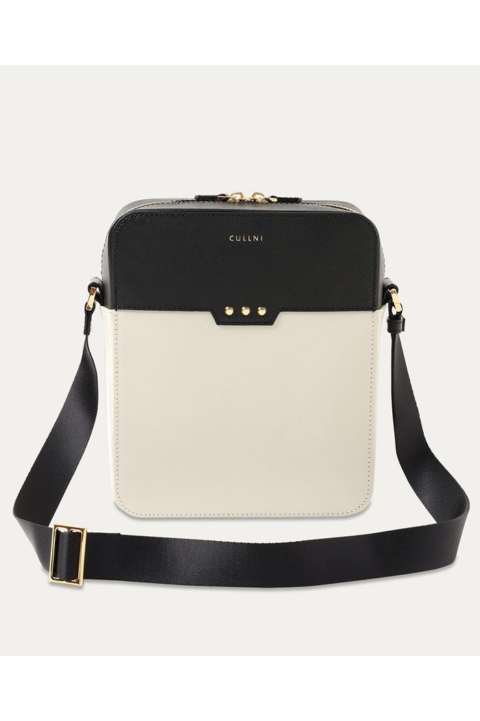 【クルニ/CULLNI】の【UNISEX】Square Leather ショルダーバッグ インテリア・キッズ・メンズ・レディースファッション・服の通販 founy(ファニー) https://founy.com/ ファッション Fashion レディースファッション WOMEN バッグ Bag ユニセックス Unisex スタイリッシュ Stylish スタッズ Studs スマート Smart ポケット Pocket NEW・新作・新着・新入荷 New Arrivals 財布 Wallet |ID: prp329100004560640 ipo3291000000032245221