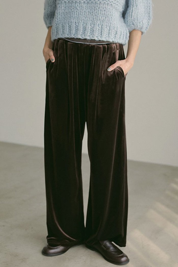 【エトレトウキョウ/ETRE TOKYO】のリラクシーベロアパンツ インテリア・キッズ・メンズ・レディースファッション・服の通販 founy(ファニー) https://founy.com/ ファッション Fashion レディースファッション Fashion for Women パンツ Pants & Trousers ストレート Straight, Straight Cut セットアップ Set-Up, Coordinated Outfit ベロア Velour, Soft Velvet リラックス Relax, Relaxed Fit 秋 Autumn |ID: prp329100004563505 ipo3291000000033867650