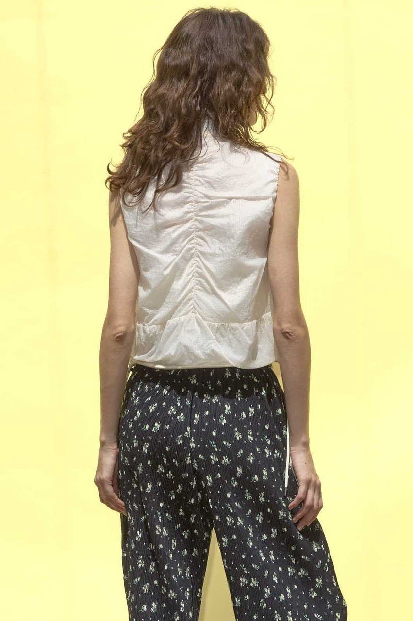 【メゾンスペシャル/MAISON SPECIAL】のAiry Sheer Gathered Vest/エアリーシアーギャザーベスト 人気、トレンドファッション・服の通販 founy(ファニー) 　ファッション　Fashion　レディースファッション　WOMEN　アウター　Coat Outerwear　トップス・カットソー　Tops/Tshirt　キャミソール / ノースリーブ　No Sleeves　シャツ/ブラウス　Shirts/Blouses　ベスト/ジレ　Gilets/Vests　ガーリー　Girly　キャップ　Cap　ギャザー　Gather　シアー　Sheer　スカーフ　Scarf　トレンド　Trend　ノースリーブ　No Sleeve　ベスト　Vest　ミックス　Mix　リップ　Lip　おすすめ　Recommend　夏　Summer　NEW・新作・新着・新入荷　New Arrivals　other-6|ID: prp329100004563622 ipo3291000000032272211