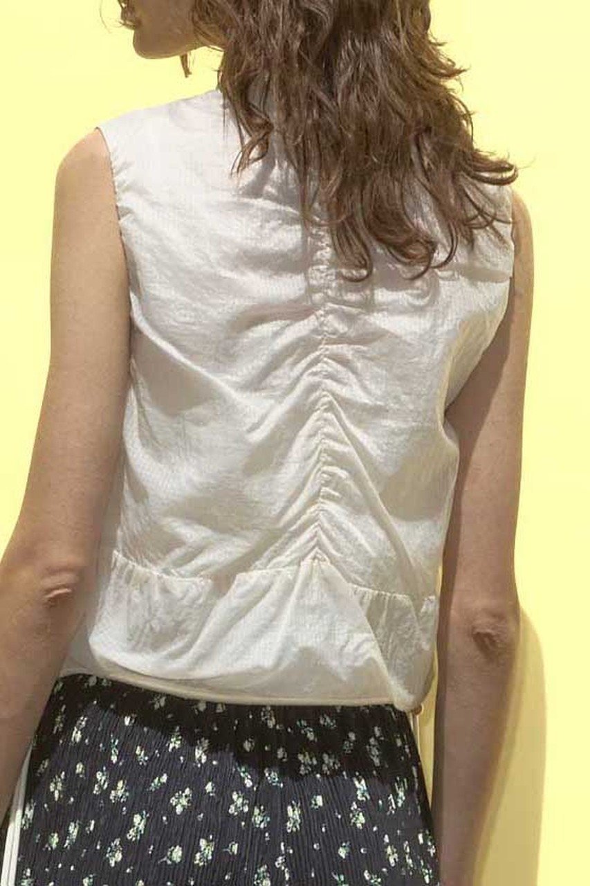 【メゾンスペシャル/MAISON SPECIAL】のAiry Sheer Gathered Vest/エアリーシアーギャザーベスト 人気、トレンドファッション・服の通販 founy(ファニー) 　ファッション　Fashion　レディースファッション　WOMEN　アウター　Coat Outerwear　トップス・カットソー　Tops/Tshirt　キャミソール / ノースリーブ　No Sleeves　シャツ/ブラウス　Shirts/Blouses　ベスト/ジレ　Gilets/Vests　ガーリー　Girly　キャップ　Cap　ギャザー　Gather　シアー　Sheer　スカーフ　Scarf　トレンド　Trend　ノースリーブ　No Sleeve　ベスト　Vest　ミックス　Mix　リップ　Lip　おすすめ　Recommend　夏　Summer　NEW・新作・新着・新入荷　New Arrivals　other-7|ID: prp329100004563622 ipo3291000000032272212