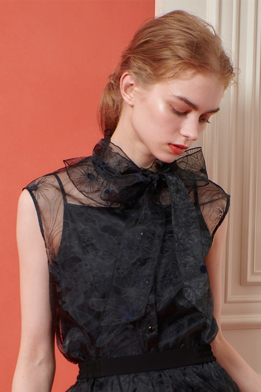 【アルアバイル/allureville】の【LOULOU WILLOUGHBY】オーガンジーフラワー刺繍ブラウス 人気、トレンドファッション・服の通販 founy(ファニー) 　ファッション　Fashion　レディースファッション　Fashion for Women　トップス・カットソー　Cut & Sew Tops　キャミソール&ノースリーブ　Camisoles & Sleeveless Tops　シャツ・ブラウス・オフィスカジュアル　Elegant Blouses & Button-Ups　オーガンジー　Organza Fabric　セットアップ　Set-Up, Coordinated Outfit　ノースリーブ　Sleeveless, No-Sleeve　フラワー　Flower, Floral　エレガント 上品　Elegant　定番　Standard, Basic Item　other-8|ID: prp329100004565376 ipo3291000000033124305