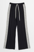 【メゾンスペシャル/MAISON SPECIAL】のSideline Sweatpants/サイドラインスウェットパンツ 人気、トレンドファッション・服の通販 founy(ファニー) ファッション Fashion レディースファッション Fashion for Women パンツ Pants & Trousers 鹿の子 Piqué, Kanoko Fabric ストレート Straight, Straight Cut センター Center, Center Line チュール Tulip, Tulip Motif ミックス Mix, Mixed Style ロマンティック Romantic, Feminine Style おすすめ Recommended / Our Picks 夏 Summer |ID:prp329100004565405