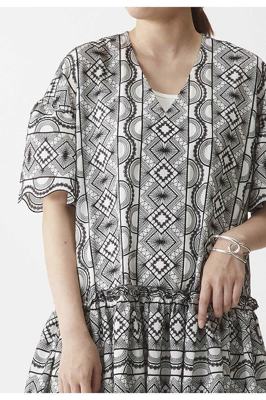 【プルミエ アロンディスモン/1er Arrondissement】のジオメトリックエンブロイダリーワンピース 人気、トレンドファッション・服の通販 founy(ファニー) ファッション Fashion レディースファッション Fashion for Women ワンピース Dresses チュニック Tunic Tops & Dresses エンブロイダリー Embroidery Design ギャザー Gathered, Ruffled サマー Summer, Summer Style スカラップ Scallop, Scalloped Edge チュニック Tunic, Long Top ドレス Dress, One-Piece レース Lace, Lace Fabric ロング Long, Long-Length 再入荷 Restock / Back in Stock 夏 Summer other-4|ID: prp329100004565406 ipo3291000000035378943