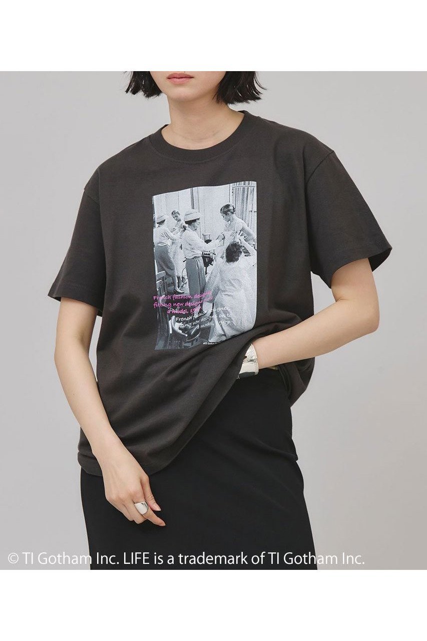 【カレンソロジー/Curensology】の【LIFE PICTURE COLLECTION】別注CHTシャツ(タテ) 人気、トレンドファッション・服の通販 founy(ファニー) 　ファッション　Fashion　レディースファッション　WOMEN　トップス・カットソー　Tops/Tshirt　シャツ/ブラウス　Shirts/Blouses　ロング / Tシャツ　T-Shirts　カットソー　Cut and Sewn　おすすめ　Recommend　アクセサリー　Accessories　インナー　Inner　カットソー　Cut And Sew　ショート　Short　シンプル　Simple　ジャケット　Jacket　スペシャル　Special　スリーブ　Sleeve　フロント　Front　プリント　Print　モノトーン　Monotone　別注　Special Order　夏　Summer　NEW・新作・新着・新入荷　New Arrivals　春　Spring　洗える　Washable　other-2|ID: prp329100004570047 ipo3291000000032334659