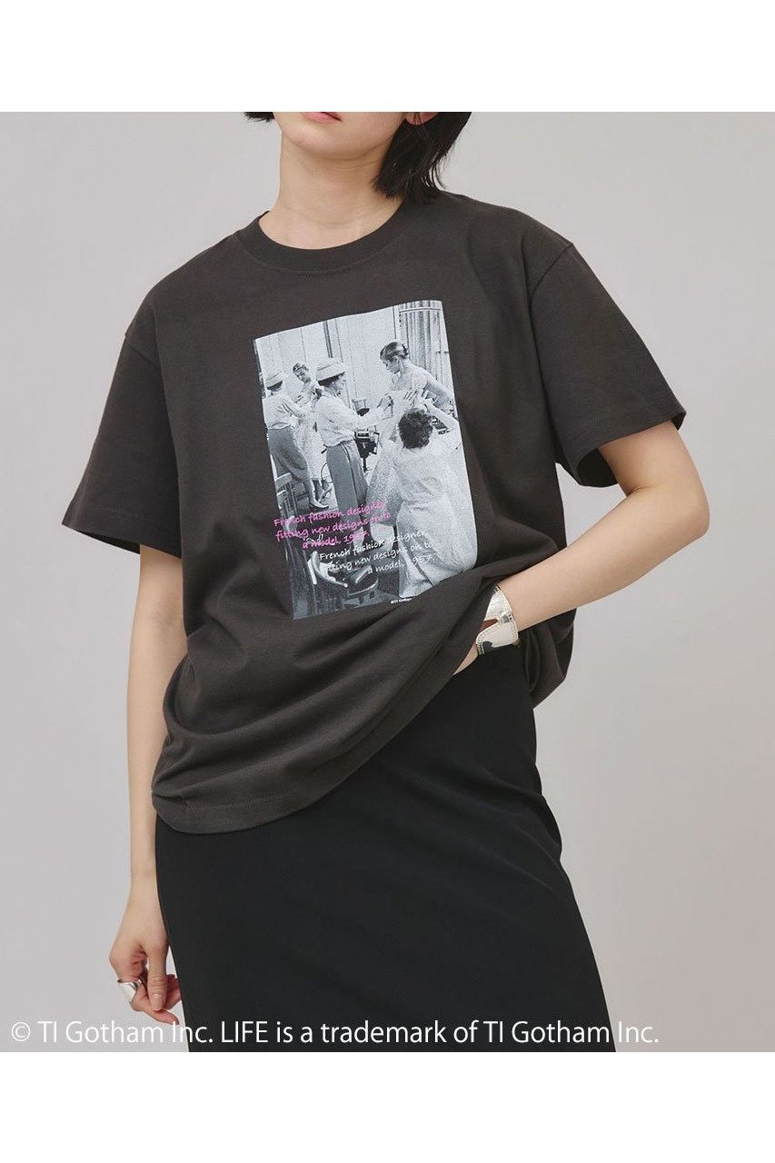【カレンソロジー/Curensology】の【LIFE PICTURE COLLECTION】別注CHTシャツ(タテ) 人気、トレンドファッション・服の通販 founy(ファニー) 　ファッション　Fashion　レディースファッション　WOMEN　トップス・カットソー　Tops/Tshirt　シャツ/ブラウス　Shirts/Blouses　ロング / Tシャツ　T-Shirts　カットソー　Cut and Sewn　おすすめ　Recommend　アクセサリー　Accessories　インナー　Inner　カットソー　Cut And Sew　ショート　Short　シンプル　Simple　ジャケット　Jacket　スペシャル　Special　スリーブ　Sleeve　フロント　Front　プリント　Print　モノトーン　Monotone　別注　Special Order　夏　Summer　NEW・新作・新着・新入荷　New Arrivals　春　Spring　洗える　Washable　other-3|ID: prp329100004570047 ipo3291000000032334661