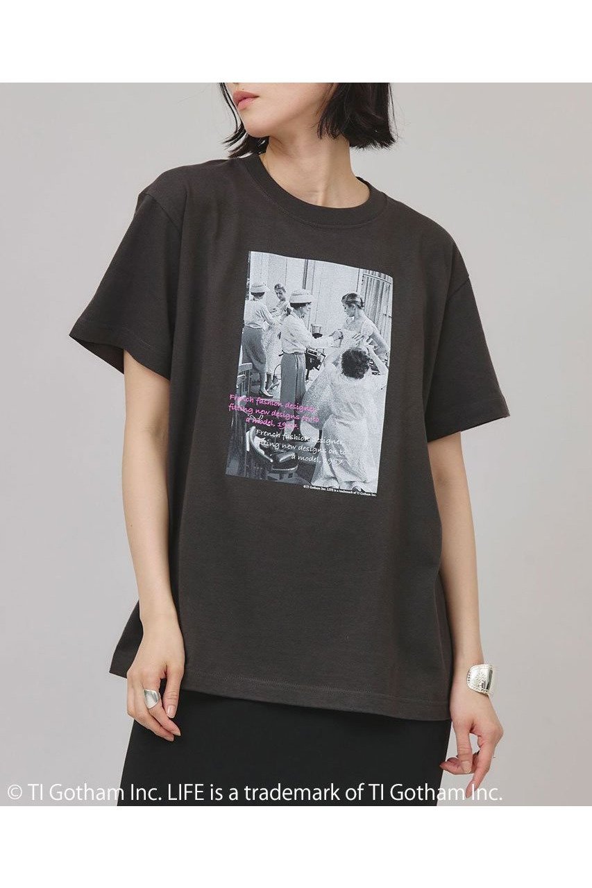 【カレンソロジー/Curensology】の【LIFE PICTURE COLLECTION】別注CHTシャツ(タテ) 人気、トレンドファッション・服の通販 founy(ファニー) 　ファッション　Fashion　レディースファッション　WOMEN　トップス・カットソー　Tops/Tshirt　シャツ/ブラウス　Shirts/Blouses　ロング / Tシャツ　T-Shirts　カットソー　Cut and Sewn　おすすめ　Recommend　アクセサリー　Accessories　インナー　Inner　カットソー　Cut And Sew　ショート　Short　シンプル　Simple　ジャケット　Jacket　スペシャル　Special　スリーブ　Sleeve　フロント　Front　プリント　Print　モノトーン　Monotone　別注　Special Order　夏　Summer　NEW・新作・新着・新入荷　New Arrivals　春　Spring　洗える　Washable　other-4|ID: prp329100004570047 ipo3291000000032334663