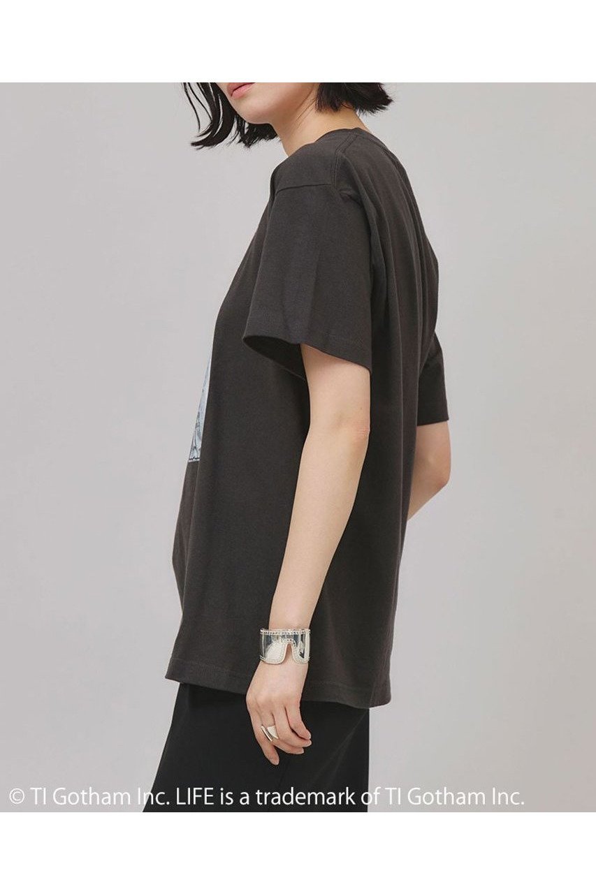 【カレンソロジー/Curensology】の【LIFE PICTURE COLLECTION】別注CHTシャツ(タテ) 人気、トレンドファッション・服の通販 founy(ファニー) 　ファッション　Fashion　レディースファッション　WOMEN　トップス・カットソー　Tops/Tshirt　シャツ/ブラウス　Shirts/Blouses　ロング / Tシャツ　T-Shirts　カットソー　Cut and Sewn　おすすめ　Recommend　アクセサリー　Accessories　インナー　Inner　カットソー　Cut And Sew　ショート　Short　シンプル　Simple　ジャケット　Jacket　スペシャル　Special　スリーブ　Sleeve　フロント　Front　プリント　Print　モノトーン　Monotone　別注　Special Order　夏　Summer　NEW・新作・新着・新入荷　New Arrivals　春　Spring　洗える　Washable　other-6|ID: prp329100004570047 ipo3291000000032334667
