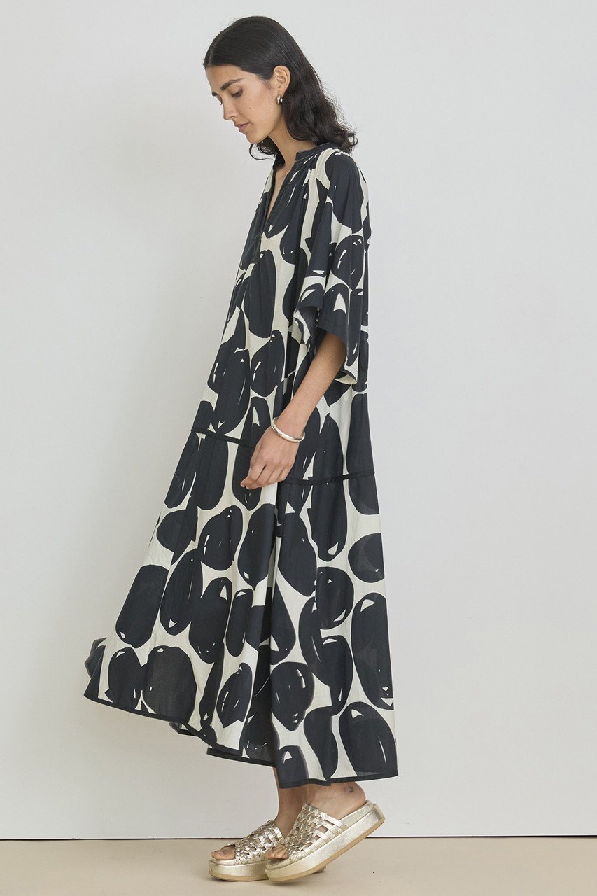 【ハウス オブ ロータス/HOUSE OF LOTUS】のビッグドットワンピース 人気、トレンドファッション・服の通販 founy(ファニー) 　ファッション　Fashion　レディースファッション　Fashion for Women　ワンピース　Dresses　チュニック　Tunic Tops & Dresses　エレガント 上品　Elegant　スリーブ　Sleeve, Long Sleeve / Short Sleeve　チュニック　Tunic, Long Top　ドット　Polka Dot, Dot Pattern　フレア　Flare, Flared　プリント　Print, Printed Pattern　モダン　Modern, Contemporary　ロング　Long, Long-Length　無地　Plain, Solid Color　other-8|ID: prp329100004571538 ipo3291000000032452321
