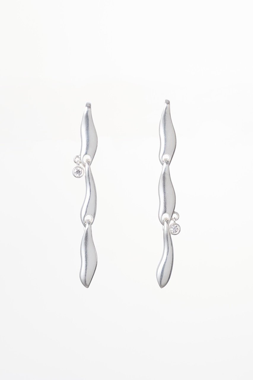 【エネイ/ENEY】の【FLOW】 SV925 アシンメトリーピアス インテリア・キッズ・メンズ・レディースファッション・服の通販 founy(ファニー) ファッション Fashion レディースファッション Fashion for Women ジュエリー Jewelry ファッションリング Fashion Rings イヤリング・フープ・ドロップタイプ Hoop, Drop & Clip Earrings アシンメトリー Asymmetrical Style イヤリング Earrings エレガント 上品 Elegant コレクション Collection, Seasonal Line ダイヤモンド Diamond, Brilliant Cut チェーン Chain, Chain Strap フォルム Silhouette, Form モチーフ Motif, Design Theme シルバー|ID: prp329100004571565 ipo3291000000035790027