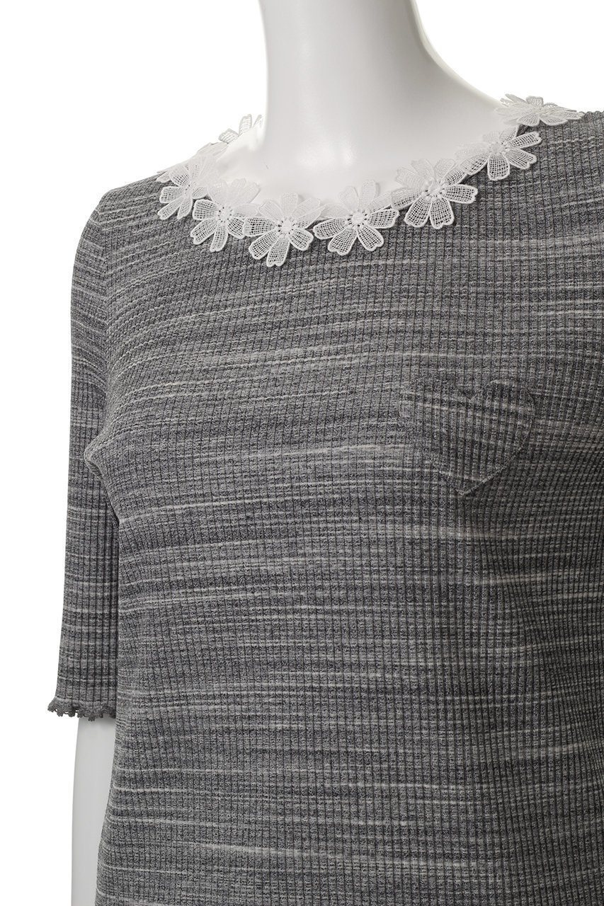 【ミュベール/MUVEIL】のフラワーレース付きハートパッチTシャツ 人気、トレンドファッション・服の通販 founy(ファニー) ファッション Fashion レディースファッション Fashion for Women トップス・カットソー Cut & Sew Tops シャツ・ブラウス・オフィスカジュアル Elegant Blouses & Button-Ups ロングTシャツ・Tシャツ Longline T-Shirts & Tees カットソー・ベーシックTシャツ Cut-and-Sewn Tops / Stretch Tees & Basics インナー Innerwear ショート Short, Short Length シンプル Simple, Minimal スリーブ Sleeve, Long Sleeve / Short Sleeve パッチ Patch, Appliqué フラワー Flower, Floral レース Lace, Lace Fabric ワイド Wide, Wide Fit other-5|ID: prp329100004575710 ipo3291000000035340764