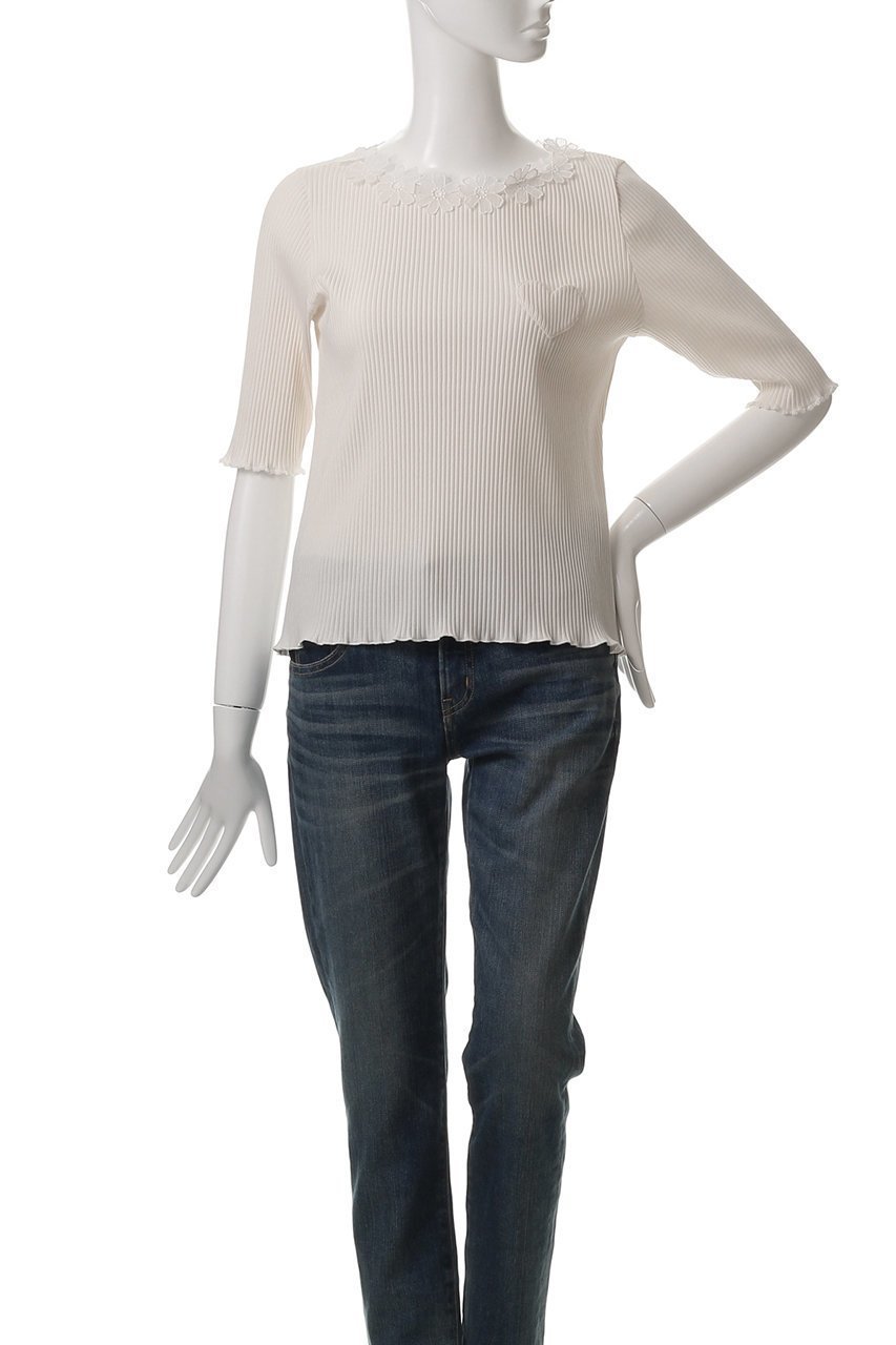 【ミュベール/MUVEIL】のフラワーレース付きハートパッチTシャツ 人気、トレンドファッション・服の通販 founy(ファニー) 　ファッション　Fashion　レディースファッション　Fashion for Women　トップス・カットソー　Cut & Sew Tops　シャツ・ブラウス・オフィスカジュアル　Elegant Blouses & Button-Ups　ロングTシャツ・Tシャツ　Longline T-Shirts & Tees　カットソー・ベーシックTシャツ　Cut-and-Sewn Tops / Stretch Tees & Basics　インナー　Innerwear　ショート　Short, Short Length　シンプル　Simple, Minimal　スリーブ　Sleeve, Long Sleeve / Short Sleeve　パッチ　Patch, Appliqué　フラワー　Flower, Floral　レース　Lace, Lace Fabric　ワイド　Wide, Wide Fit　other-2|ID: prp329100004575710 ipo3291000000036201184