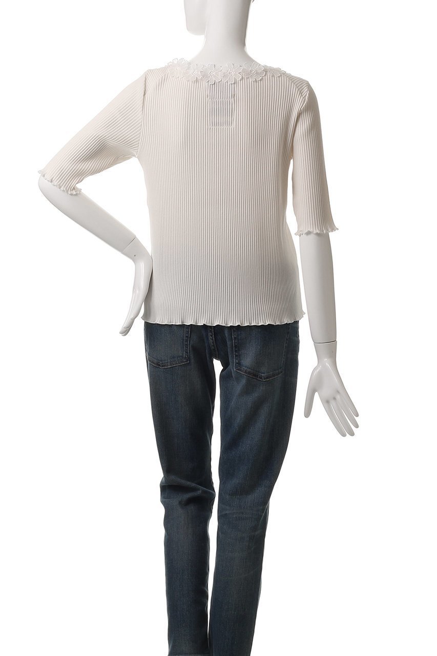 【ミュベール/MUVEIL】のフラワーレース付きハートパッチTシャツ 人気、トレンドファッション・服の通販 founy(ファニー) 　ファッション　Fashion　レディースファッション　Fashion for Women　トップス・カットソー　Cut & Sew Tops　シャツ・ブラウス・オフィスカジュアル　Elegant Blouses & Button-Ups　ロングTシャツ・Tシャツ　Longline T-Shirts & Tees　カットソー・ベーシックTシャツ　Cut-and-Sewn Tops / Stretch Tees & Basics　インナー　Innerwear　ショート　Short, Short Length　シンプル　Simple, Minimal　スリーブ　Sleeve, Long Sleeve / Short Sleeve　パッチ　Patch, Appliqué　フラワー　Flower, Floral　レース　Lace, Lace Fabric　ワイド　Wide, Wide Fit　other-4|ID: prp329100004575710 ipo3291000000036201186