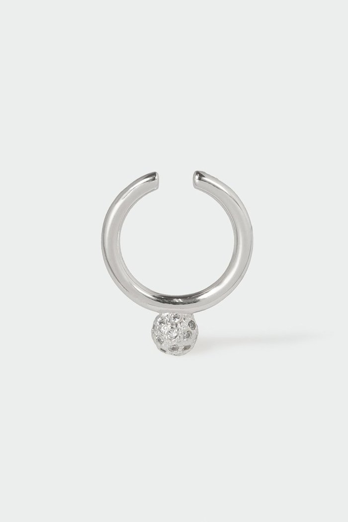 【アヤミ ジュエリー/AYAMI jewelry】のTiny Pave Ball イヤーカフ(片耳用) インテリア・キッズ・メンズ・レディースファッション・服の通販 founy(ファニー) https://founy.com/ ファッション Fashion レディースファッション WOMEN ジュエリー Jewelry リング Rings イヤリング Earrings おすすめ Recommend イヤリング Earrings イヤーカフ Ear Cuff ギフト プレゼント Gift Present トレンド Trend エレガント 上品 Elegant NEW・新作・新着・新入荷 New Arrivals 片耳 One Ear |ID: prp329100004576615 ipo3291000000032412467