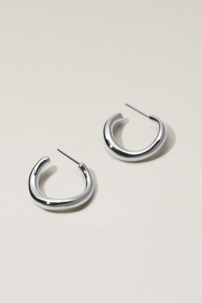 【サラース/SARARTH】のELLIPSE SWAY ピアス I インテリア・キッズ・メンズ・レディースファッション・服の通販 founy(ファニー) 　ファッション　Fashion　レディースファッション　Fashion for Women　ジュエリー　Jewelry　ファッションリング　Fashion Rings　イヤリング・フープ・ドロップタイプ　Hoop, Drop & Clip Earrings　イヤリング　Earrings　コレクション　Collection, Seasonal Line　フォルム　Silhouette, Form　エレガント 上品　Elegant　シルバー|ID: prp329100004576693 ipo3291000000035661311