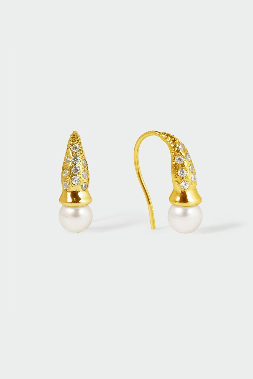 【アヤミ ジュエリー/AYAMI jewelry】のBloomdrop Pearl ピアス インテリア・キッズ・メンズ・レディースファッション・服の通販 founy(ファニー) 　ファッション　Fashion　レディースファッション　WOMEN　ジュエリー　Jewelry　リング　Rings　イヤリング　Earrings　イヤリング　Earrings　クール　Cool　シンプル　Simple　スタイリッシュ　Stylish　パール　Pearl　フォルム　Form　NEW・新作・新着・新入荷　New Arrivals　ゴールド|ID: prp329100004576702 ipo3291000000032413094