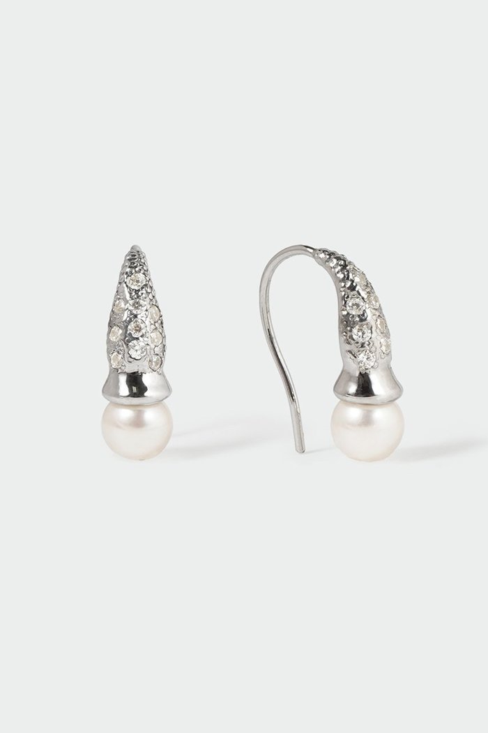 【アヤミ ジュエリー/AYAMI jewelry】のBloomdrop Pearl ピアス インテリア・キッズ・メンズ・レディースファッション・服の通販 founy(ファニー) https://founy.com/ ファッション Fashion レディースファッション Fashion for Women ジュエリー Jewelry ファッションリング Fashion Rings イヤリング・フープ・ドロップタイプ Hoop, Drop & Clip Earrings イヤリング Earrings クール Cool, Chic シンプル Simple, Minimal スタイリッシュ Stylish, Fashionable パール Pearl, Pearl Accent フォルム Silhouette, Form |ID: prp329100004576702 ipo3291000000036030670