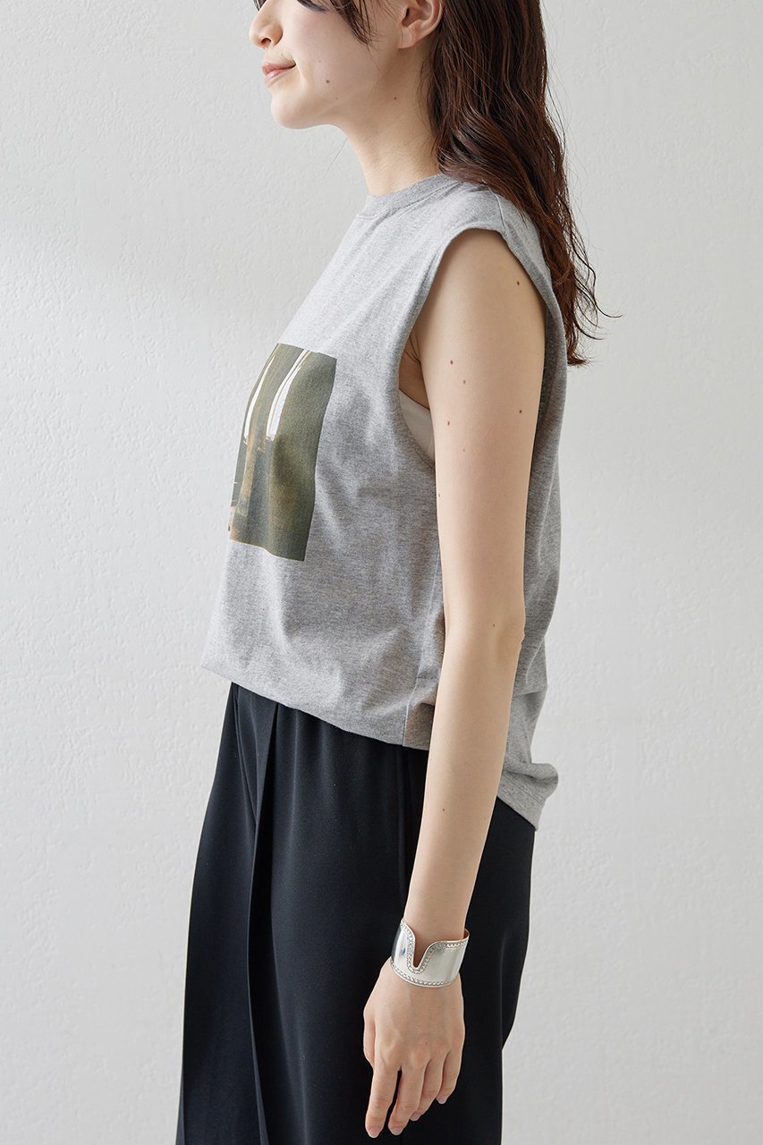 【ウィムガゼット/Whim Gazette】のフォトノースリーブTシャツ 人気、トレンドファッション・服の通販 founy(ファニー) 　ファッション　Fashion　レディースファッション　WOMEN　トップス・カットソー　Tops/Tshirt　キャミソール / ノースリーブ　No Sleeves　シャツ/ブラウス　Shirts/Blouses　ロング / Tシャツ　T-Shirts　カットソー　Cut and Sewn　おすすめ　Recommend　インナー　Inner　カーディガン　Cardigan　キャミソール　Camisole　ジャケット　Jacket　ストレッチ　Stretch　タンク　Tank　ノースリーブ　No Sleeve　フロント　Front　プリント　Print　ベーシック　Basic　ロング　Long　NEW・新作・新着・新入荷　New Arrivals　other-3|ID: prp329100004577738 ipo3291000000032424486