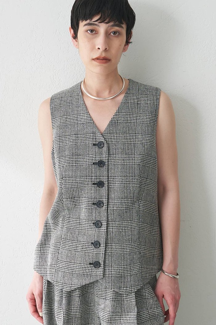 【ウィムガゼット/Whim Gazette】のノーカラーベスト インテリア・キッズ・メンズ・レディースファッション・服の通販 founy(ファニー) https://founy.com/ ファッション Fashion レディースファッション Fashion for Women アウター Coat / Outerwear Collection レディースジャケット・軽アウター Jackets おすすめ Recommended / Our Picks クラシカル Classical, Vintage-Inspired コンパクト Compact, Small Size シルク Silk, 100% Silk ジャケット Jacket, Outerwear スタイリッシュ Stylish, Fashionable セットアップ Set-Up, Coordinated Outfit チェック Check, Plaid, Tartan ドレープ Drape, Draping Fabric ネップ Nepp, Slub Yarn ベスト Vest, Waistcoat ベーシック Basic, Essential ボトム Bottoms, Lower Wear マニッシュ Mannish, Boyish ワイド Wide, Wide Fit エレガント 上品 Elegant |ID: prp329100004577744 ipo3291000000036064576
