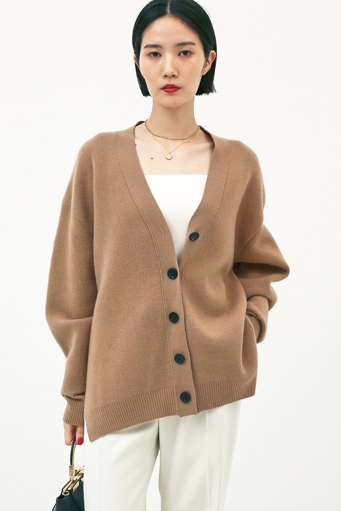 【ザ ストア バイ シー/THE STORE by C】のチャンキーカーディガン インテリア・キッズ・メンズ・レディースファッション・服の通販 founy(ファニー) https://founy.com/ ファッション Fashion レディースファッション Fashion for Women トップス・カットソー Cut & Sew Tops ニット Knit Tops & Sweaters カーディガン・羽織り Layered Style Cardigans イタリア Italy カーディガン Cardigan, Knitwear ダブル Double, Double-Breasted フェイス Face, Facial Design A/W・秋冬 Autumn/Winter |ID: prp329100004577765 ipo3291000000032957938