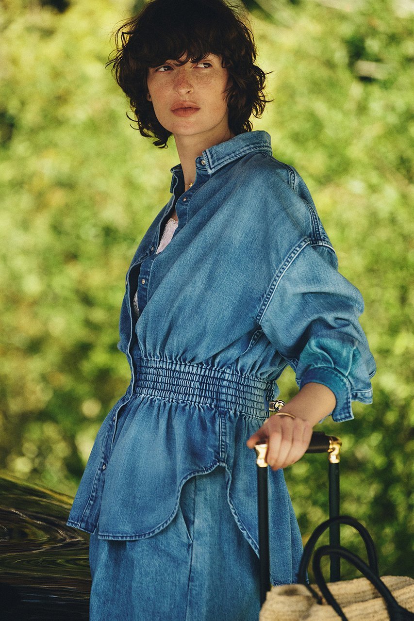 【サードマガジン/THIRD MAGAZINE】のウエストシャーリングデニムシャツ 人気、トレンドファッション・服の通販 founy(ファニー) 　ファッション　Fashion　レディースファッション　Fashion for Women　トップス・カットソー　Cut & Sew Tops　シャツ・ブラウス・オフィスカジュアル　Elegant Blouses & Button-Ups　おすすめ　Recommended / Our Picks　シャーリング　Shirring, Ruched　スニーカー　Sneakers, Trainers　スリーブ　Sleeve, Long Sleeve / Short Sleeve　デニム　Denim, Jeans Material　ボトム　Bottoms, Lower Wear　マキシ　Maxi, Full Length　ロング　Long, Long-Length　other-6|ID: prp329100004578833 ipo3291000000032703979