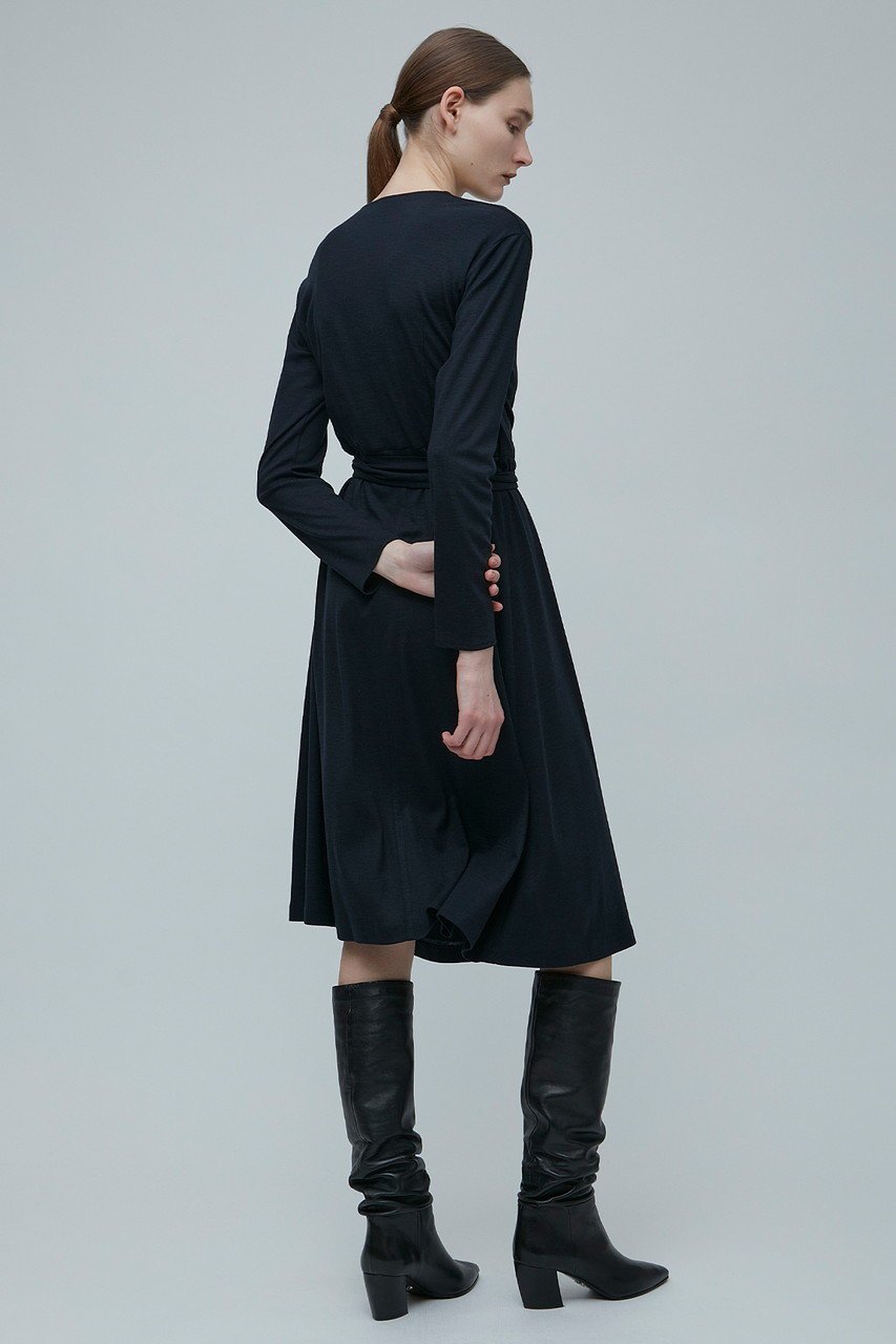 【ベイジ,/BEIGE,】のSEINE(セーヌ)/カシュクールドレス 人気、トレンドファッション・服の通販 founy(ファニー) 　ファッション　Fashion　レディースファッション　Fashion for Women　ワンピース　Dresses　フォーマル・パーティードレス・結婚式用ドレス　Elegant & Casual Dresses　チュニック　Tunic Tops & Dresses　なめらか　Smooth, Silky Texture　ジャケット　Jacket, Outerwear　チュニック　Tunic, Long Top　ドレス　Dress, One-Piece　ドレープ　Drape, Draping Fabric　フィット　Fit, Slim Fit　フレア　Flare, Flared　ライダース　Riders　リボン　Ribbon, Bow　ロング　Long, Long-Length　冬　Winter / This Winter　秋　Autumn　other-6|ID: prp329100004578910 ipo3291000000032900407