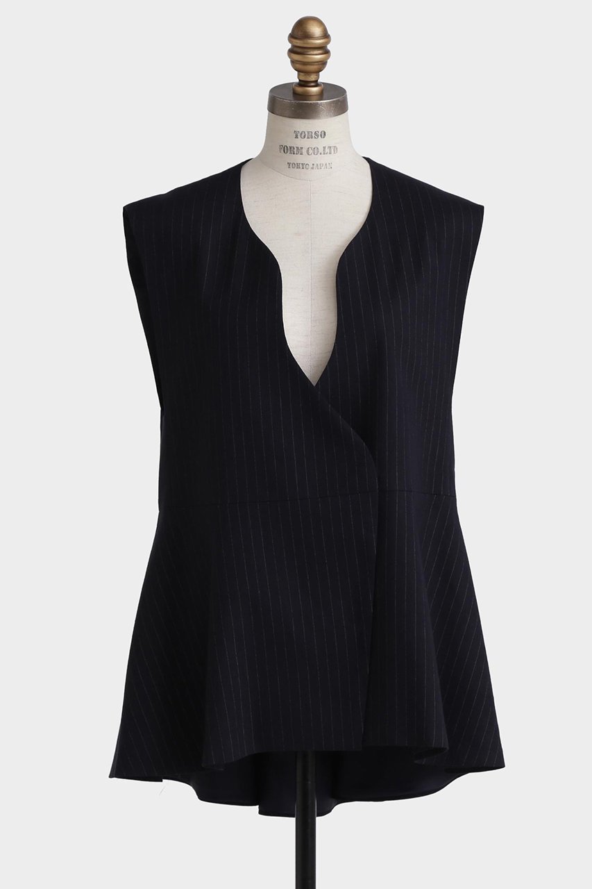 【ヒューエルミュージアム/hueLe Museum】の【hLM】麻ストレッチカーヴィーネックジレ 人気、トレンドファッション・服の通販 founy(ファニー) 　ファッション　Fashion　レディースファッション　Fashion for Women　アウター　Coat / Outerwear Collection　レディースジャケット・軽アウター　Jackets　エレガント 上品　Elegant　カッティング　Cutting Detail　ジャケット　Jacket, Outerwear　ストレッチ　Stretch, Stretchy Fabric　セットアップ　Set-Up, Coordinated Outfit　ベスト　Vest, Waistcoat　夏　Summer　日本製　Made In Japan　春　Spring　S/S・春夏　SS, Spring/Summer, Warm Season　other-2|ID: prp329100004579118 ipo3291000000034091666