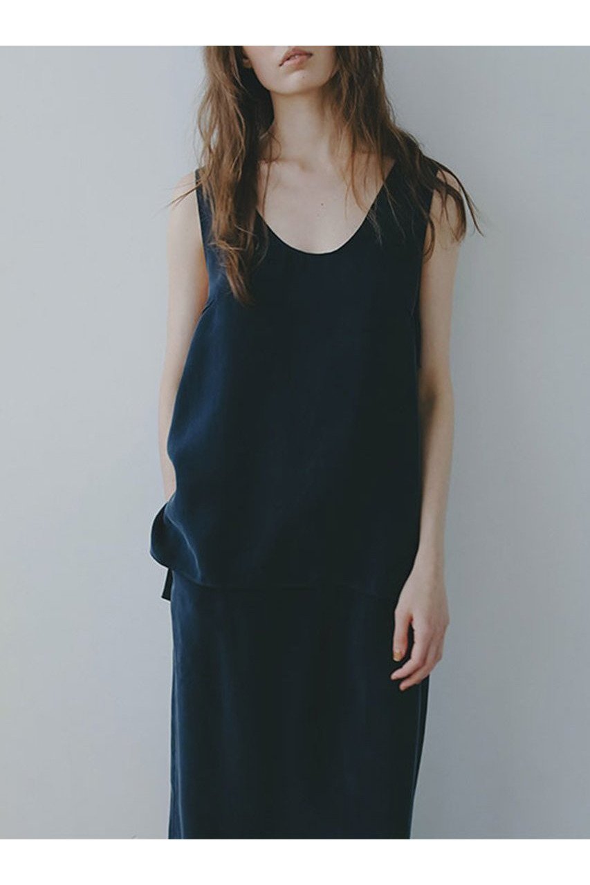【エトレトウキョウ/ETRE TOKYO】のキュプラタンクトップ インテリア・キッズ・メンズ・レディースファッション・服の通販 founy(ファニー) 　ファッション　Fashion　レディースファッション　WOMEN　トップス・カットソー　Tops/Tshirt　キャミソール / ノースリーブ　No Sleeves　シャツ/ブラウス　Shirts/Blouses　おすすめ　Recommend　なめらか　Smooth　キュプラ　Cupra　シンプル　Simple　ジャケット　Jacket　スリット　Slit　セットアップ　Set Up　タンク　Tank　ノースリーブ　No Sleeve　フロント　Front　エレガント 上品　Elegant　再入荷　Restock/Back In Stock/Re Arrival　ネイビー|ID: prp329100004580171 ipo3291000000032450960