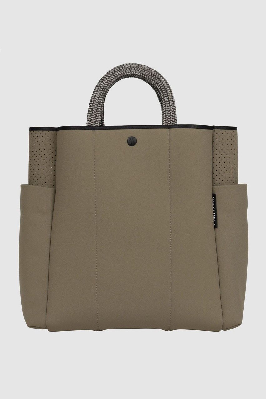 【ステイトオブエスケープ/STATE OF ESCAPE】のExplorerII エクスプローラーII インテリア・キッズ・メンズ・レディースファッション・服の通販 founy(ファニー) 　ファッション　Fashion　レディースファッション　Fashion for Women　バッグ　Bags　ユニセックス　Unisex, Genderless　スタイリッシュ　Stylish, Fashionable　ブレード　Braid, Decorative Trim　ポケット　Pocket, Pocket Detail　ラグジュアリー　Luxury, Elegant　エレガント 上品　Elegant　スモーク|ID: prp329100004580174 ipo3291000000036116657