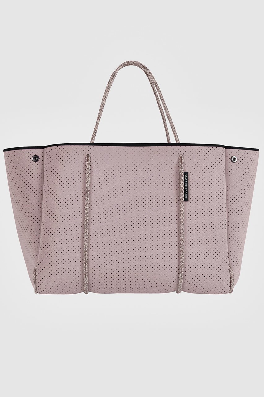 【ステイトオブエスケープ/STATE OF ESCAPE】のEscape tote エスケープ トート インテリア・キッズ・メンズ・レディースファッション・服の通販 founy(ファニー) ファッション Fashion レディースファッション Fashion for Women バッグ Bags ユニセックス Unisex, Genderless コンパクト Compact, Small Size スタイリッシュ Stylish, Fashionable スーツ Suit, Formalwear ビッグ Big, Oversized ポーチ Pouch, Small Case メッシュ Mesh, Net Fabric モダン Modern, Contemporary 人気 Popular, Best Seller 旅行 Travel 軽量 Lightweight, Ultra Light ビジネス 仕事 通勤 Business / Work / Commuting カイロローズ|ID: prp329100004580175 ipo3291000000034846115
