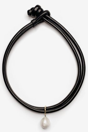 【ミズキ/MIZUKI】のX2H ラージパールレザーネックレス ブレスレット 人気、トレンドファッション・服の通販 founy(ファニー) ファッション Fashion レディースファッション Fashion for Women ジュエリー Jewelry チェーン＆カフブレスレット Cuff & Chain Bracelets ネックレス Necklaces & Pendants おすすめ Recommended / Our Picks ネックレス Necklace, Pendant Necklace パール Pearl, Pearl Accent ブレスレット Bracelet, Wristband |ID:prp329100004580201