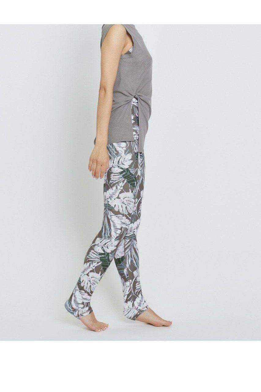 【ジュリエ/Julier】のlauae leafプリント スーパーハイレギンス 人気、トレンドファッション・服の通販 founy(ファニー) 　ファッション　Fashion　レディースファッション　Fashion for Women　パンツ　Pants & Trousers　レギンス　Leggings & Stretch Pants　スポーツウェア　Functional & Stylish Sportswear　おすすめ　Recommended / Our Picks　スポーツ　Sports, Activewear　ビーチ　Beach, Seaside　プリント　Print, Printed Pattern　リゾート　Resort, Vacation Style　リーフ　Leaf, Botanical Leaf　レギンス　Leggings, Stretch Pants　再入荷　Restock / Back in Stock　other-2|ID: prp329100004580309 ipo3291000000032451919