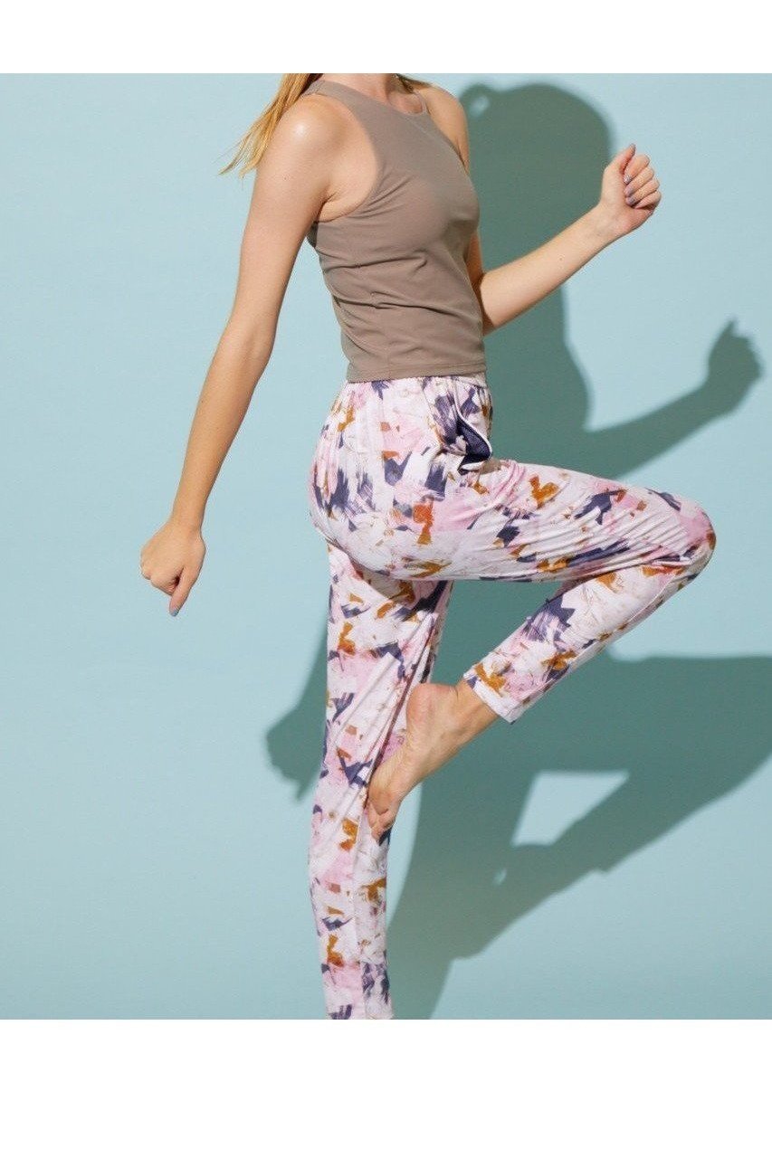 【ジュリエ/Julier】のbrushプリントギャザーパンツ 人気、トレンドファッション・服の通販 founy(ファニー) 　ファッション　Fashion　レディースファッション　Fashion for Women　パンツ　Pants & Trousers　スポーツウェア　Functional & Stylish Sportswear　スポーツ パンツ　Workout Pants / Training Shorts / Joggers　おすすめ　Recommended / Our Picks　ギャザー　Gathered, Ruffled　スポーツ　Sports, Activewear　プリント　Print, Printed Pattern　ポケット　Pocket, Pocket Detail　ヨガ　Yoga, Yoga Wear　レギンス　Leggings, Stretch Pants　ワーク　Workwear, Utility Style　other-7|ID: prp329100004580336 ipo3291000000032452172