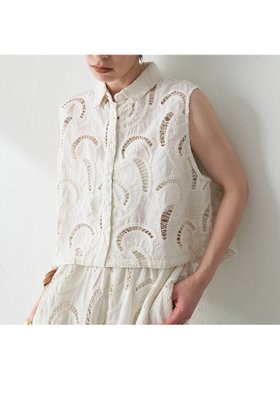 【ウィムガゼット/Whim Gazette】のエンブロイダリーフレンチスリーブシャツ 人気、トレンドファッション・服の通販 founy(ファニー) ファッション Fashion レディースファッション Fashion for Women トップス・カットソー Cut & Sew Tops シャツ・ブラウス・オフィスカジュアル Elegant Blouses & Button-Ups インド Indian Textile コンパクト Compact, Small Size ショート Short, Short Length スリーブ Sleeve, Long Sleeve / Short Sleeve デニム Denim, Jeans Material バランス Balance, Style Balance メッシュ Mesh, Net Fabric モダン Modern, Contemporary レース Lace, Lace Fabric ワイド Wide, Wide Fit 夏 Summer 透かし Cut-Out, Lacework |ID:prp329100004581707