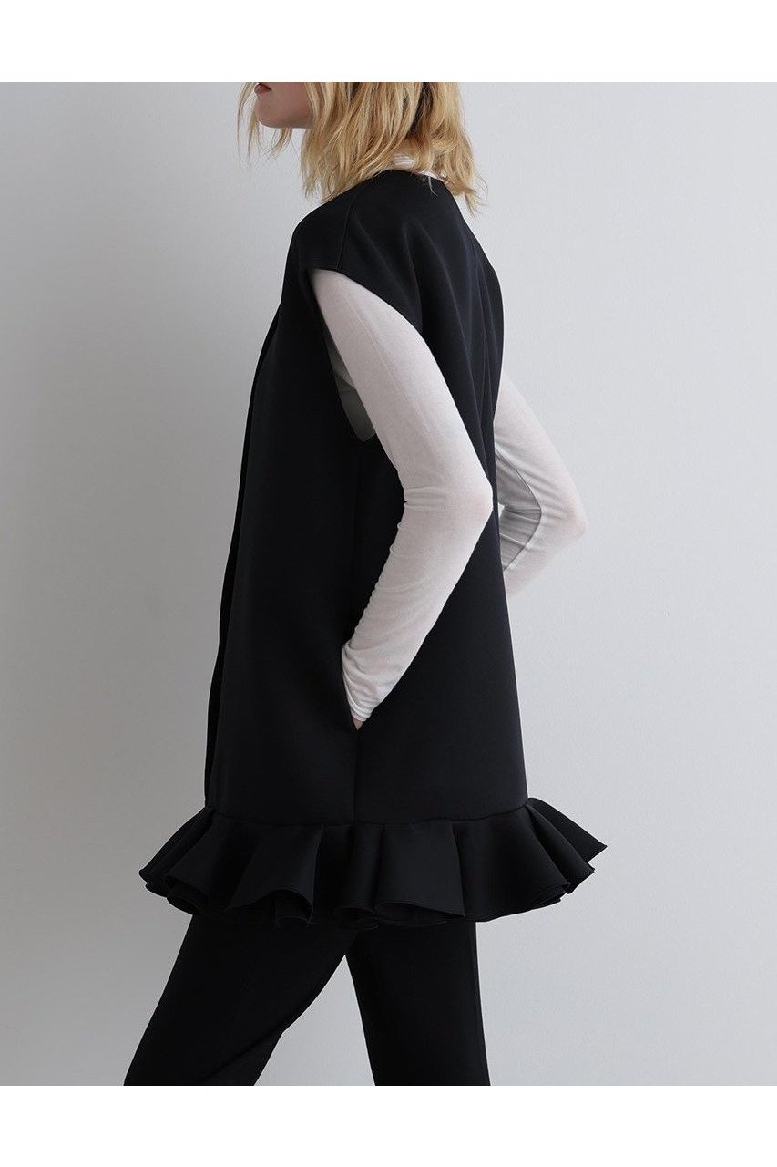 【ル フィル/LE PHIL】のトリプルクロスペプラムジレ 人気、トレンドファッション・服の通販 founy(ファニー) 　ファッション　Fashion　レディースファッション　WOMEN　アウター　Coat Outerwear　ジャケット　Jackets　なめらか　Smooth　インナー　Inner　ジャケット　Jacket　トリプル　Triple　フェミニン　Feminine　ヘムライン　Hemline　ペプラム　Peplum　NEW・新作・新着・新入荷　New Arrivals　軽量　Lightweight　other-4|ID: prp329100004585458 ipo3291000000032513355