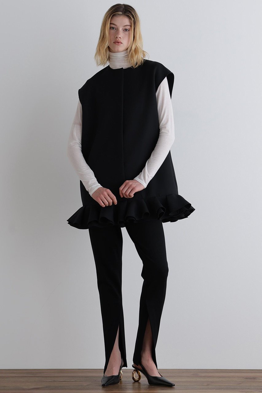 【ル フィル/LE PHIL】のトリプルクロスペプラムジレ 人気、トレンドファッション・服の通販 founy(ファニー) 　ファッション　Fashion　レディースファッション　Fashion for Women　アウター　Coat / Outerwear Collection　レディースジャケット・軽アウター　Jackets　なめらか　Smooth, Silky Texture　インナー　Innerwear　ジャケット　Jacket, Outerwear　トリプル　Triple, Three Layers　フェミニン　Feminine, Girly　ヘムライン　Hemline, Bottom Cut　ベスト　Vest, Waistcoat　ペプラム　Peplum, Flared Hem　軽量　Lightweight, Ultra Light　other-3|ID: prp329100004585458 ipo3291000000036955900