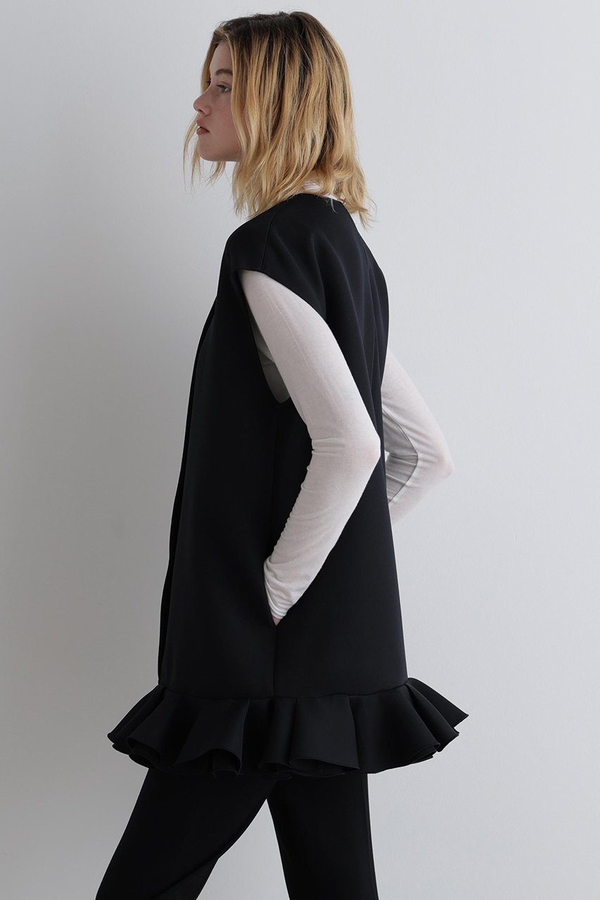 【ル フィル/LE PHIL】のトリプルクロスペプラムジレ 人気、トレンドファッション・服の通販 founy(ファニー) 　ファッション　Fashion　レディースファッション　Fashion for Women　アウター　Coat / Outerwear Collection　レディースジャケット・軽アウター　Jackets　なめらか　Smooth, Silky Texture　インナー　Innerwear　ジャケット　Jacket, Outerwear　トリプル　Triple, Three Layers　フェミニン　Feminine, Girly　ヘムライン　Hemline, Bottom Cut　ベスト　Vest, Waistcoat　ペプラム　Peplum, Flared Hem　軽量　Lightweight, Ultra Light　other-4|ID: prp329100004585458 ipo3291000000036955901