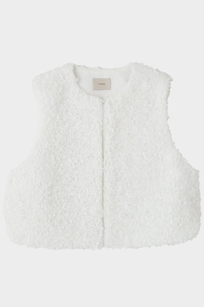 【ル フィル/LE PHIL】の3Dエンブロイダリーショートジレ インテリア・キッズ・メンズ・レディースファッション・服の通販 founy(ファニー) https://founy.com/ ファッション Fashion レディースファッション Fashion for Women アウター Coat / Outerwear Collection レディースジャケット・軽アウター Jackets コンパクト Compact, Small Size シンプル Simple, Minimal ジャケット Jacket, Outerwear スタンダード Standard, Basic テクスチャー Texture, Textured Fabric フォルム Silhouette, Form ベスト Vest, Waistcoat |ID: prp329100004585460 ipo3291000000035613274