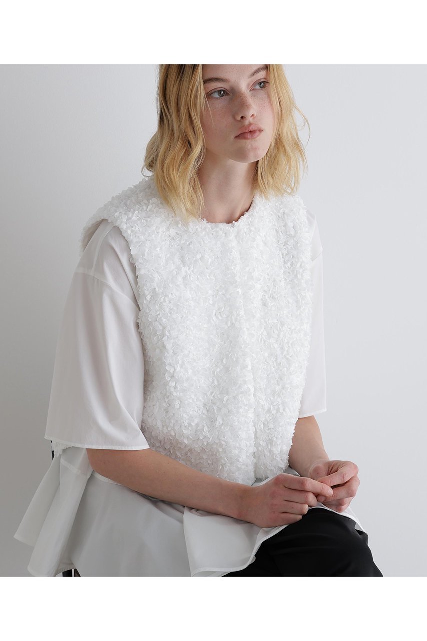 【ル フィル/LE PHIL】の3Dエンブロイダリーショートジレ 人気、トレンドファッション・服の通販 founy(ファニー) 　ファッション　Fashion　レディースファッション　Fashion for Women　アウター　Coat / Outerwear Collection　レディースジャケット・軽アウター　Jackets　コンパクト　Compact, Small Size　シンプル　Simple, Minimal　ジャケット　Jacket, Outerwear　スタンダード　Standard, Basic　テクスチャー　Texture, Textured Fabric　フォルム　Silhouette, Form　ベスト　Vest, Waistcoat　other-2|ID: prp329100004585460 ipo3291000000035613276