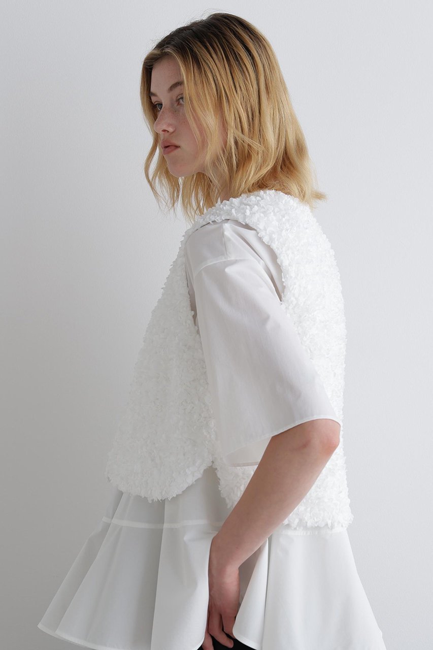 【ル フィル/LE PHIL】の3Dエンブロイダリーショートジレ 人気、トレンドファッション・服の通販 founy(ファニー) 　ファッション　Fashion　レディースファッション　Fashion for Women　アウター　Coat / Outerwear Collection　レディースジャケット・軽アウター　Jackets　コンパクト　Compact, Small Size　シンプル　Simple, Minimal　ジャケット　Jacket, Outerwear　スタンダード　Standard, Basic　テクスチャー　Texture, Textured Fabric　フォルム　Silhouette, Form　ベスト　Vest, Waistcoat　other-5|ID: prp329100004585460 ipo3291000000035613279