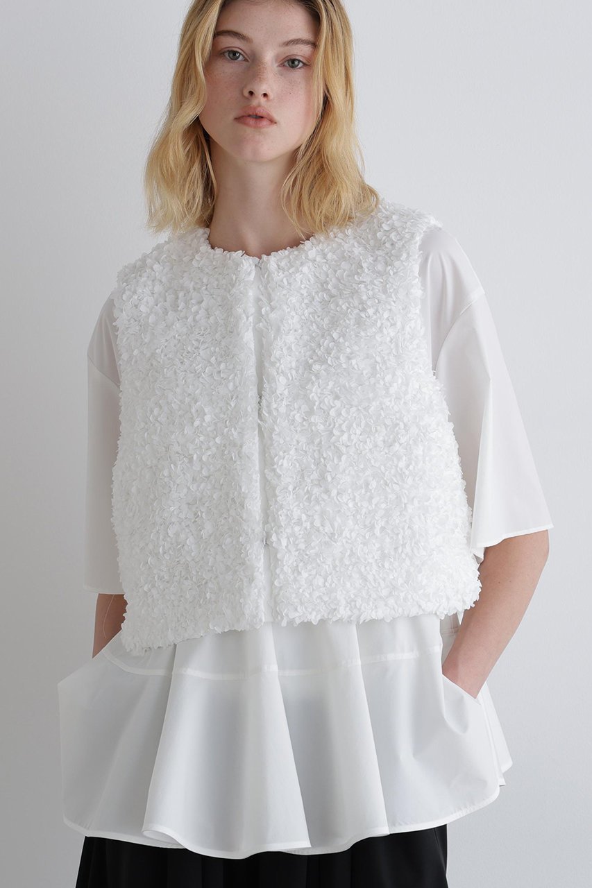 【ル フィル/LE PHIL】の3Dエンブロイダリーショートジレ 人気、トレンドファッション・服の通販 founy(ファニー) 　ファッション　Fashion　レディースファッション　Fashion for Women　アウター　Coat / Outerwear Collection　レディースジャケット・軽アウター　Jackets　コンパクト　Compact, Small Size　シンプル　Simple, Minimal　ジャケット　Jacket, Outerwear　スタンダード　Standard, Basic　テクスチャー　Texture, Textured Fabric　フォルム　Silhouette, Form　ベスト　Vest, Waistcoat　other-4|ID: prp329100004585460 ipo3291000000036238940