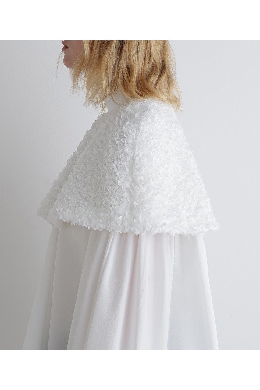 【ル フィル/LE PHIL】の3Dエンブロイダリーケープ 人気、トレンドファッション・服の通販 founy(ファニー) 　ファッション　Fashion　レディースファッション　WOMEN　トップス・カットソー　Tops/Tshirt　シャツ/ブラウス　Shirts/Blouses　おすすめ　Recommend　ショート　Short　シンプル　Simple　スタンダード　Standard　スリーブ　Sleeve　ノースリーブ　No Sleeve　ハイネック　High Neck　NEW・新作・新着・新入荷　New Arrivals　other-5|ID: prp329100004585464 ipo3291000000032513398