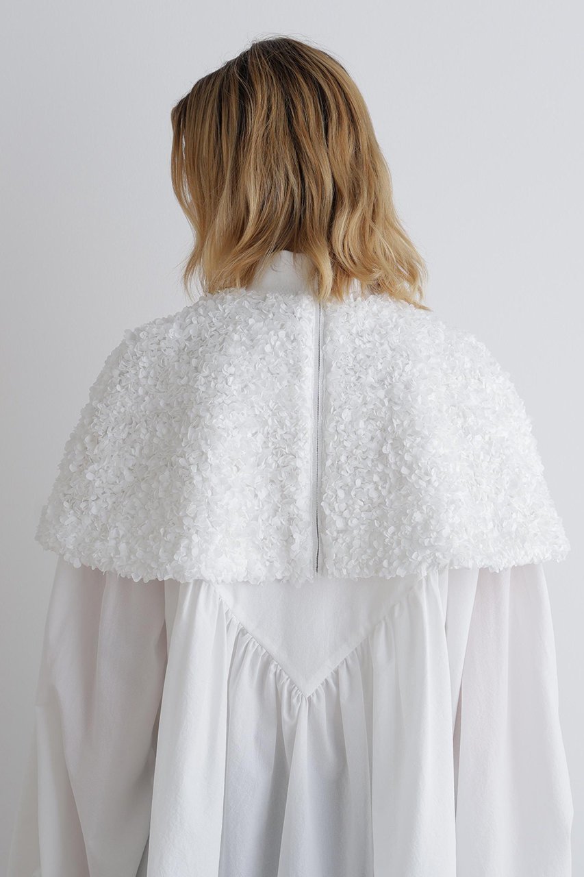 【ル フィル/LE PHIL】の3Dエンブロイダリーケープ 人気、トレンドファッション・服の通販 founy(ファニー) 　ファッション　Fashion　レディースファッション　WOMEN　トップス・カットソー　Tops/Tshirt　シャツ/ブラウス　Shirts/Blouses　おすすめ　Recommend　ショート　Short　シンプル　Simple　スタンダード　Standard　スリーブ　Sleeve　ノースリーブ　No Sleeve　ハイネック　High Neck　NEW・新作・新着・新入荷　New Arrivals　other-6|ID: prp329100004585464 ipo3291000000032513399