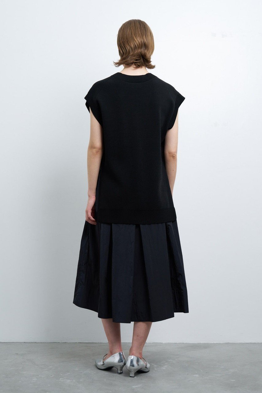 【ランバン オン ブルー/LANVIN en Bleu】のVネックニットベスト 人気、トレンドファッション・服の通販 founy(ファニー) 　ファッション　Fashion　レディースファッション　Ladies' Fashion Online　トップス・カットソー　Tops/Tshirt　ニット　Knit Tops　ベスト/ジレ　Gilets/Vests　プルオーバー　Pullover　Vネック　V-Neck　シンプル　Simple　スリット　Slit　夏　Summer　春　Spring　S/S・春夏　Ss・Spring/Summer　A/W・秋冬　Aw・Autumn/Winter・Fw・Fall-Winter　other-8|ID: prp329100004585480 ipo3291000000032513564