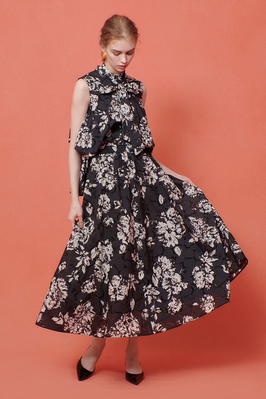 【アルアバイル/allureville】の【Loulou Willoughby】モノトーンフラワー刺繍フレアスカート 人気、トレンドファッション・服の通販 founy(ファニー) 　ファッション　Fashion　レディースファッション　Fashion for Women　スカート　Skirts　Aライン・フレアスカート　A-Line & Flared Skirts　ロングスカート　Long Skirts / Maxi & Midi Skirts　おすすめ　Recommended / Our Picks　セットアップ　Set-Up, Coordinated Outfit　フラワー　Flower, Floral　フリル　Frill, Ruffle　フレア　Flare, Flared　プリント　Print, Printed Pattern　モノトーン　Monotone, Black and White　レース　Lace, Lace Fabric　ロング　Long, Long-Length　夏　Summer　other-8|ID: prp329100004587620 ipo3291000000033616079